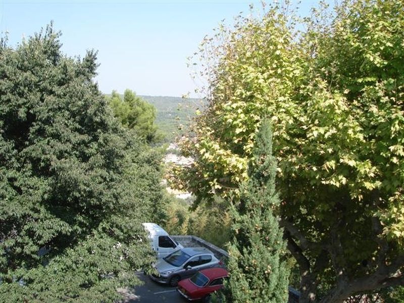 Maison de village  ventabren departement bouches du rhone  village classe secteur calme sans vis a vis travaux de proprete