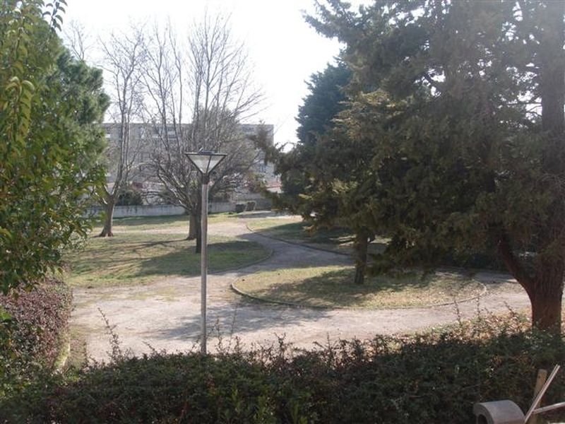 Appartement  vitrolles  proche commodites appartement rehabilite traversant copropriete tres bien entretenue