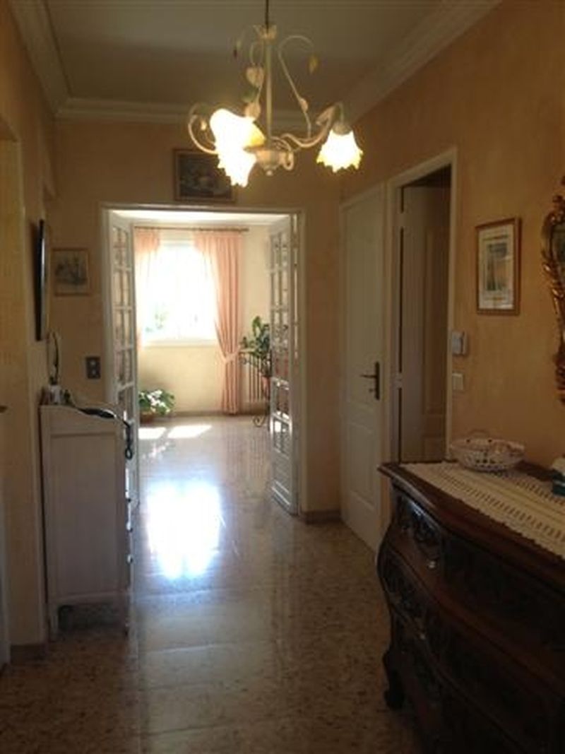 Villa  ventabren departement 13  proximite commodites secteur calme fort potentiel d amenagement