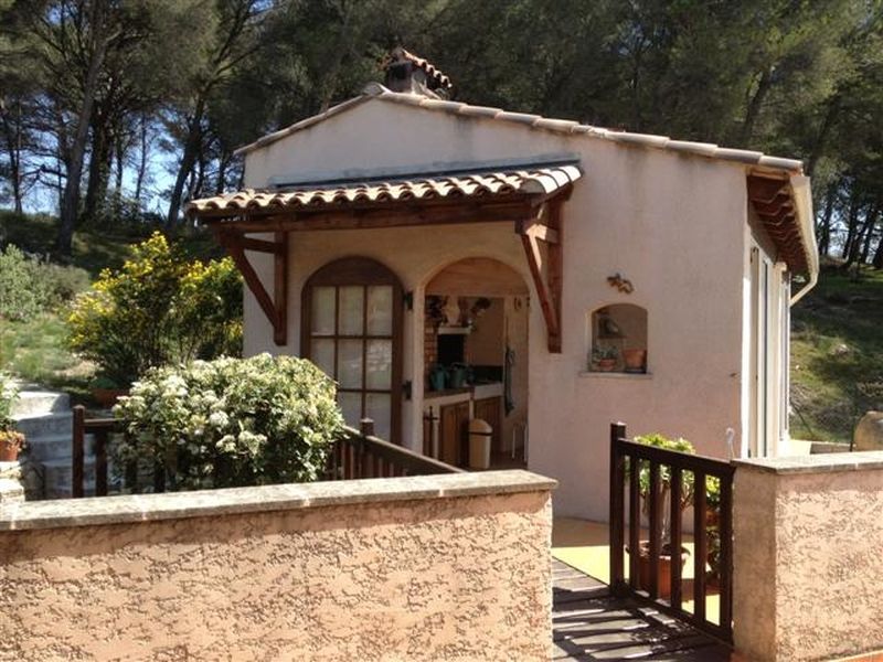 Villa  ventabren departement 13  proximite commodites secteur calme fort potentiel d amenagement