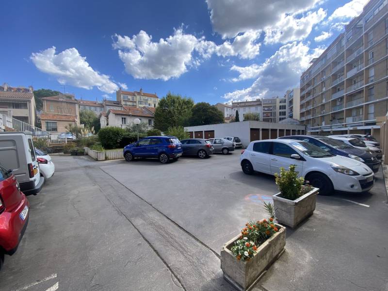 aix en provence location local commercial avec stationnement 