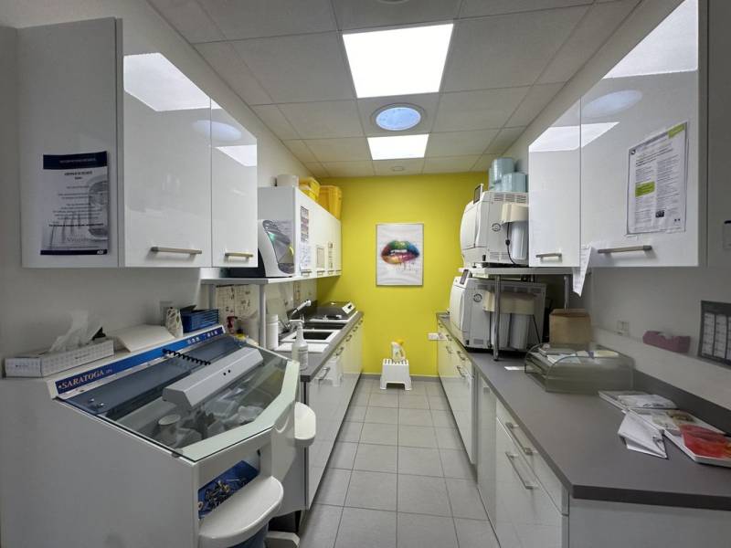 Immeuble professionnel dans un environnement économique à vendre à Velaux