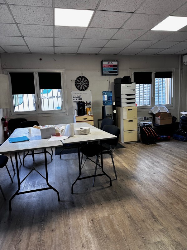 location entrepôt avec quai de déchargement à velaux proche des axes routiers 13880