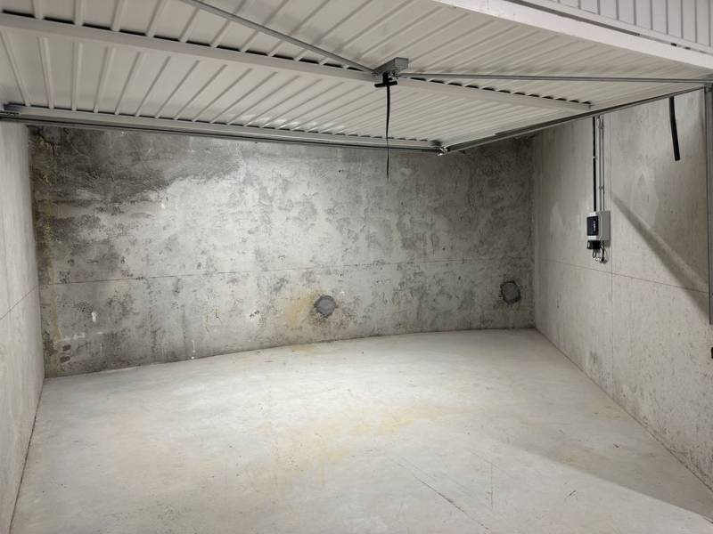 Aix en provence location d'un box garage 17m² dans résidence fermée 13090