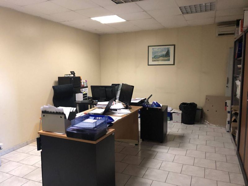 bordure routes accès poids lours entrepôt à louer rognac  13340