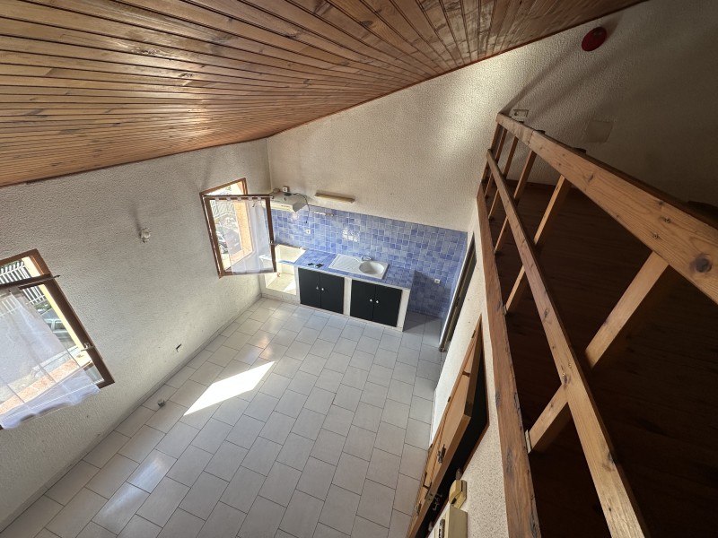 Studio avec mezzanine exposé Ouest quartier st henri Marseille proche des axes autoroutiers