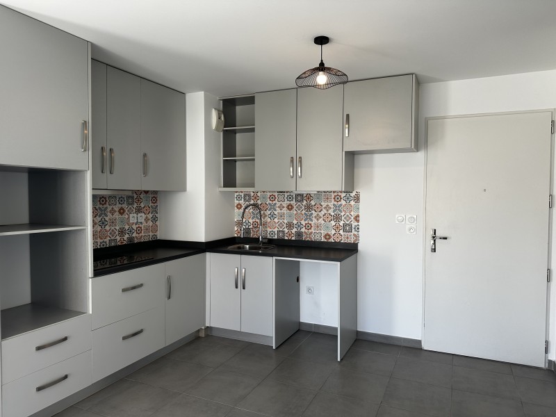 Appartement T3 à louer à Vitrolles avec place de parking en sous-sol