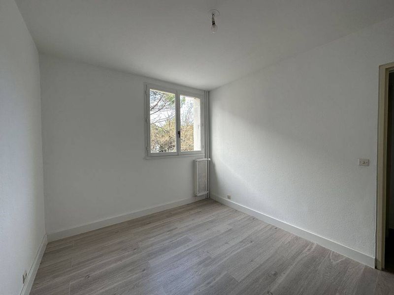 aix en provence T4 à louer 13090 proche commodités résidence fermée