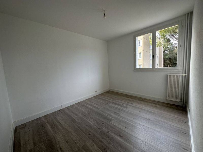 T4 3 chambres sde cuisine équipée terrasse aix en provence location