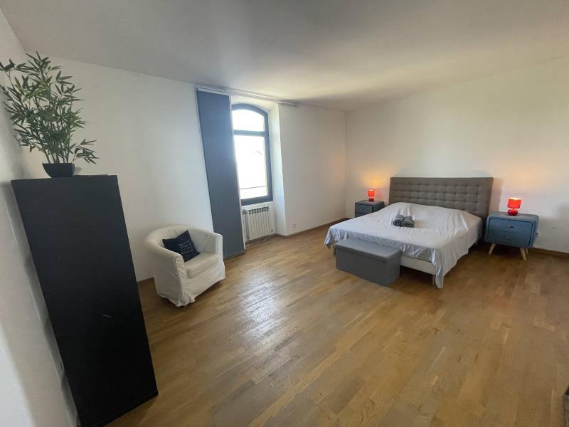 Maison meublée avec 5 chambres à louer à COUDOUX