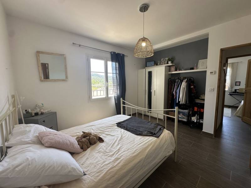 secteur calme de ventabren proche des arrêts de bus vente d'une maison T6 