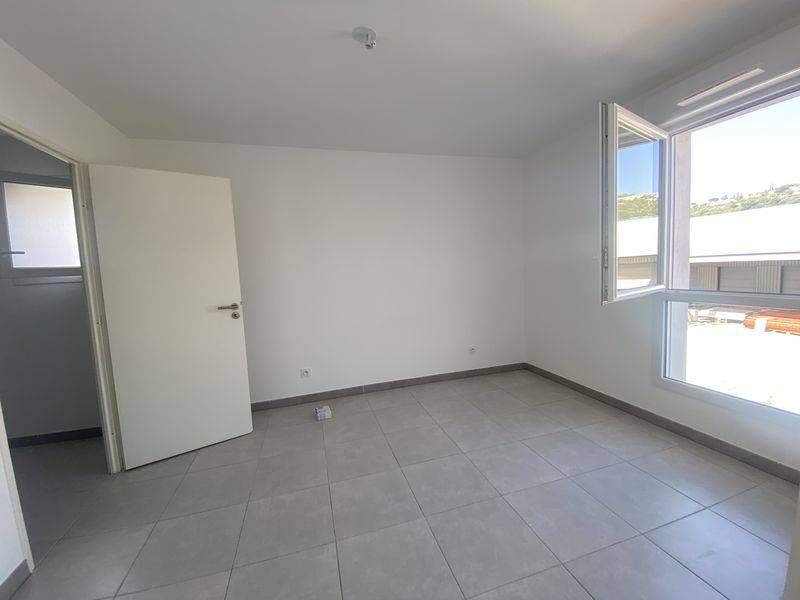 appartement 1 chambre état neuf à louer vitrolles avec terrasse