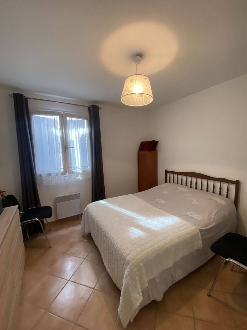 appartement T2 très bon état disponible village velaux secteur calme