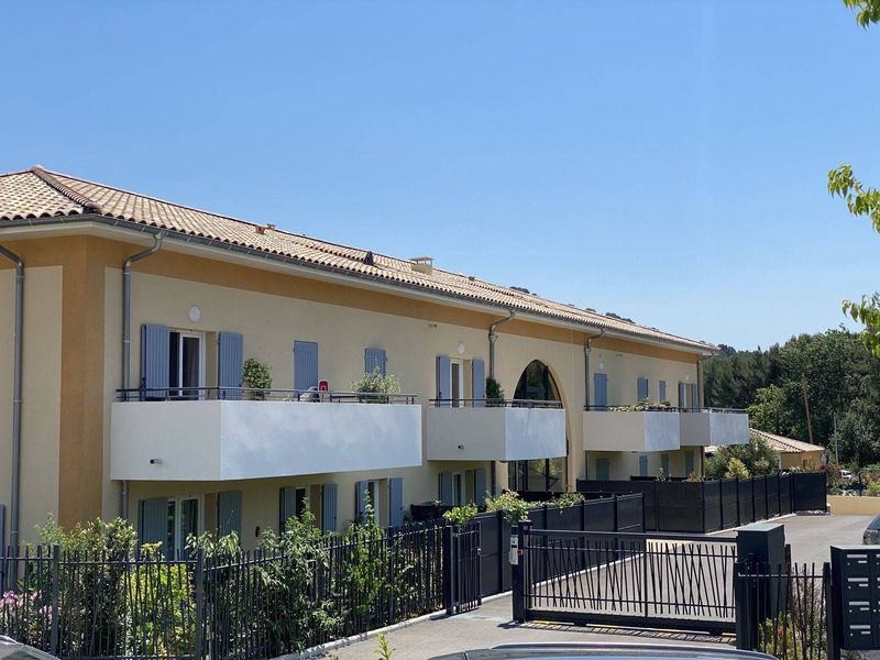 appartement en rez de jardin à louer ventabren 13122