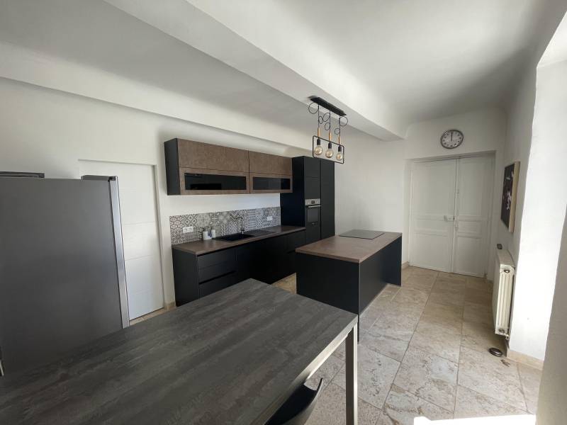 Maison meublée avec 5 chambres à louer à COUDOUX