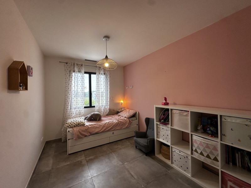 louer une maison à ventabren 3 chambres très bon état avec atelier et bureau