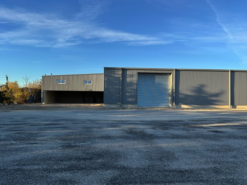 proche des axes autoroutiers location entrepôt lançon de provence 13