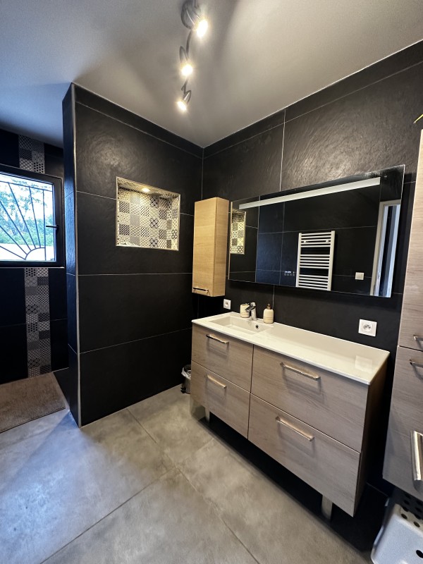 maison à louer à ventabren 3 chambres T4 avec jardin pool house