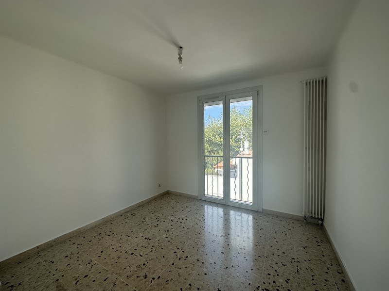 Maison T4 mitoyenne avec garage et jardin disponible à Marignane