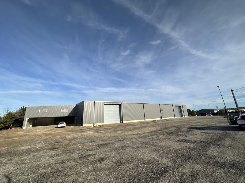 entrepôt de stockage à louer Lançon de provence accessibles aux poids lourds état neuf 13680