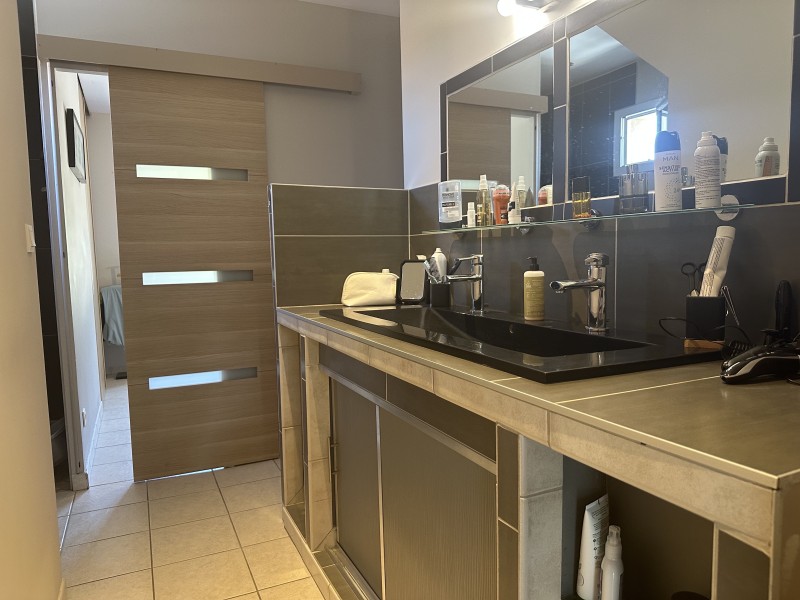 maison soignée à vendre à salon de provence T4 3 chambres piscine et jardin clos 13300