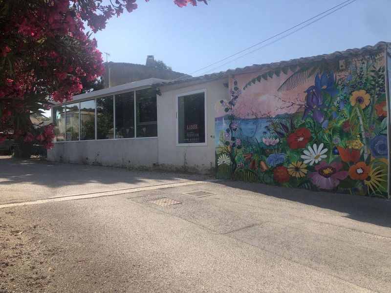 local professionel à louer à velaux avec vitrine