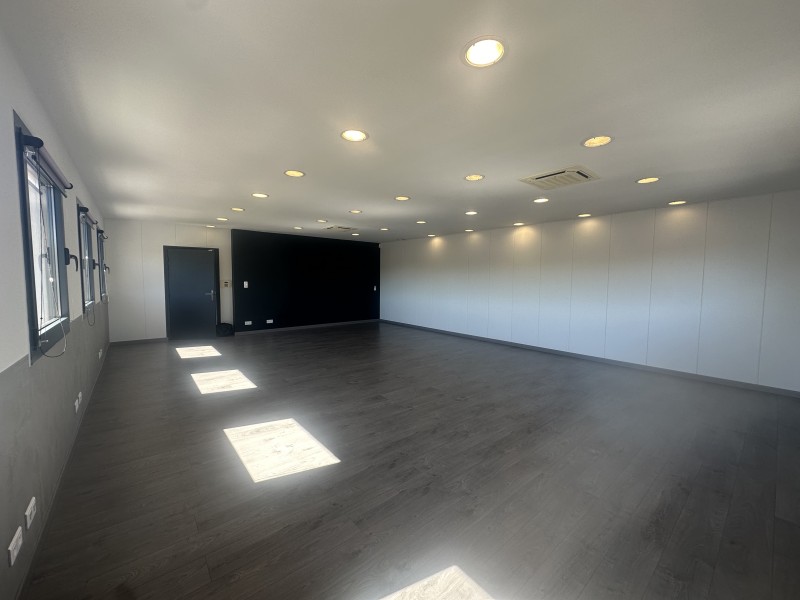 surface de bureaux à louer à velaux dans un ensemble clos avec parking privatif