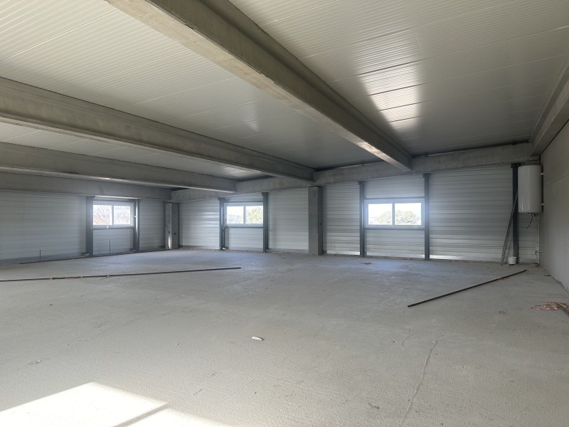 locaux disponibles dans la zone industrielle des sardenas à lancon de provence 13680