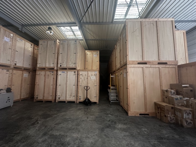 immeuble à vendre ZA la pile st cannat avec magasin