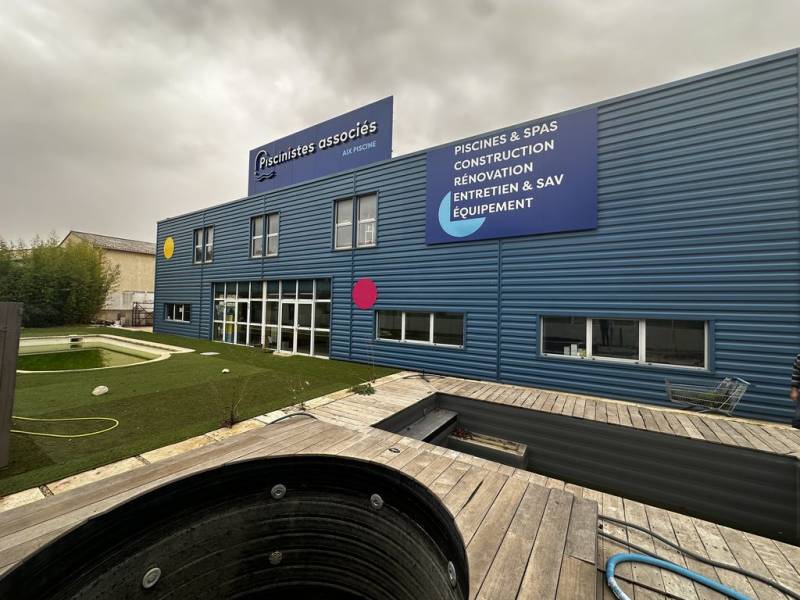 immeuble avec visibilité première de la RN7 saint cannat 13760