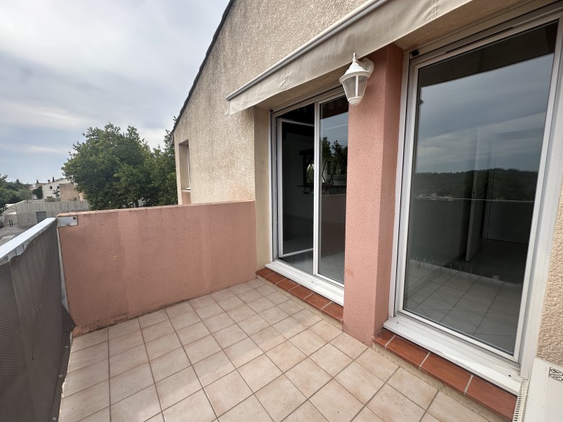 location centre village de coudoux appartement 1 chambre T2 avec clim et garage