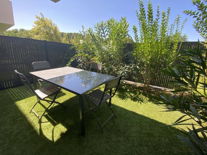 Appartement accessible PMR  ventabren   très bon état