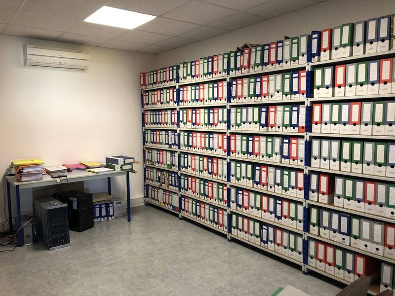 Immeuble  velaux  parc d'activités de la verdière excellent état