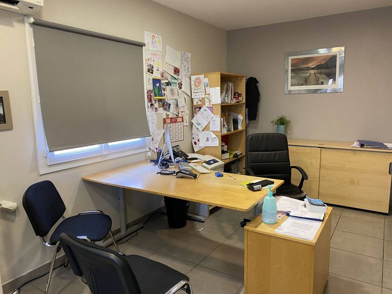 velaux à vendre cabinet médical en vente 13880 avec parking