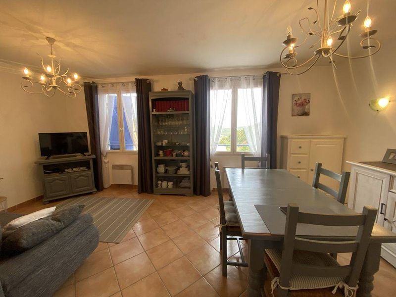 location logement T2 1 chambre velaux village proche commodités 13880