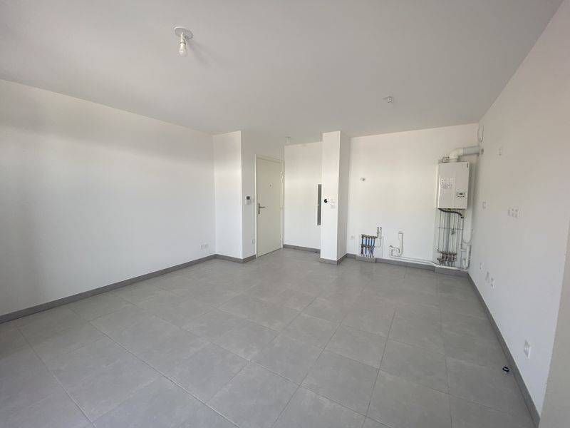 appartement à louer vitrolles avec terrasse parking et cuisine ésuipée 13127