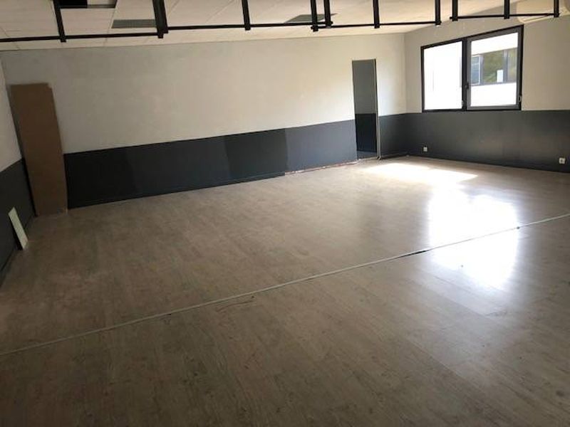 louer à vitrolles des bureaux climatisés acces PMR 13127