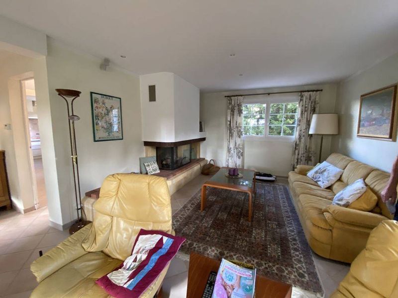 maison ventabren avec piscine jardin 13122