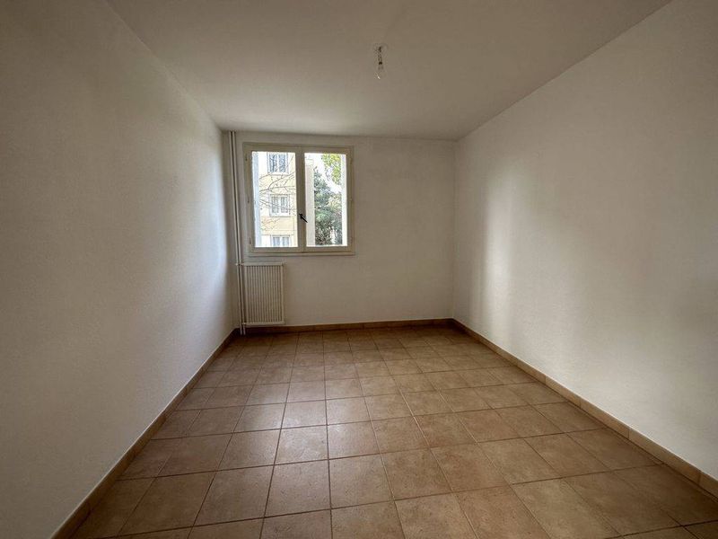 proche commodités location logement 3 chambres exposé sud