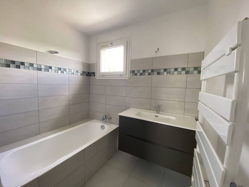 appartement à louer avec cuisine équipée 2 chambres ventabren 13122