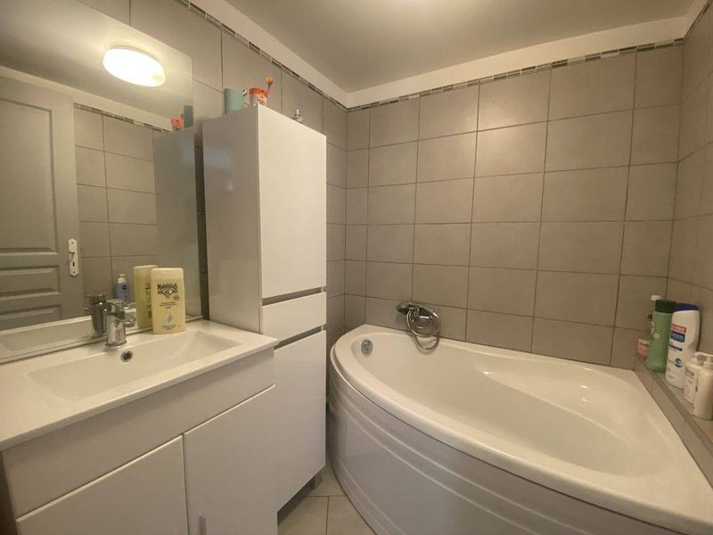 jolie maison rénovée à vendre à marignane proche écoles et commerces