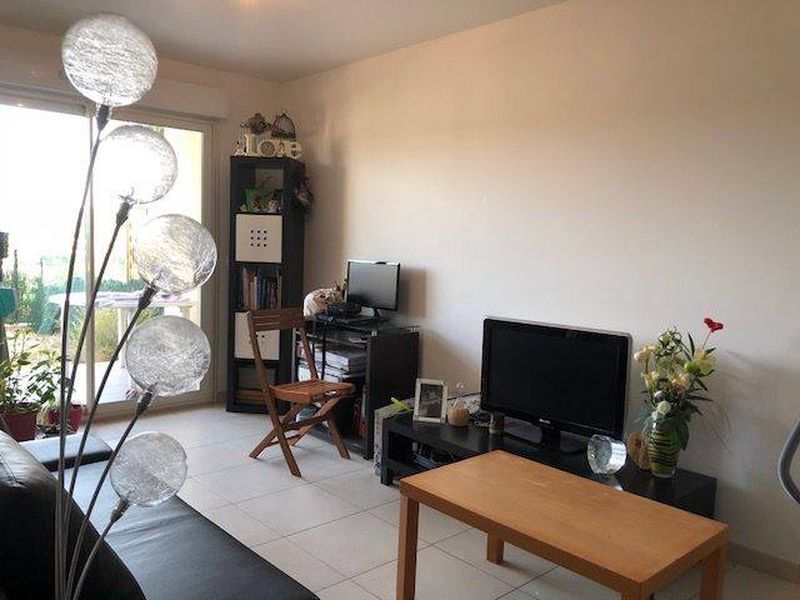 appartement T2 lancçon de provence à louer 13