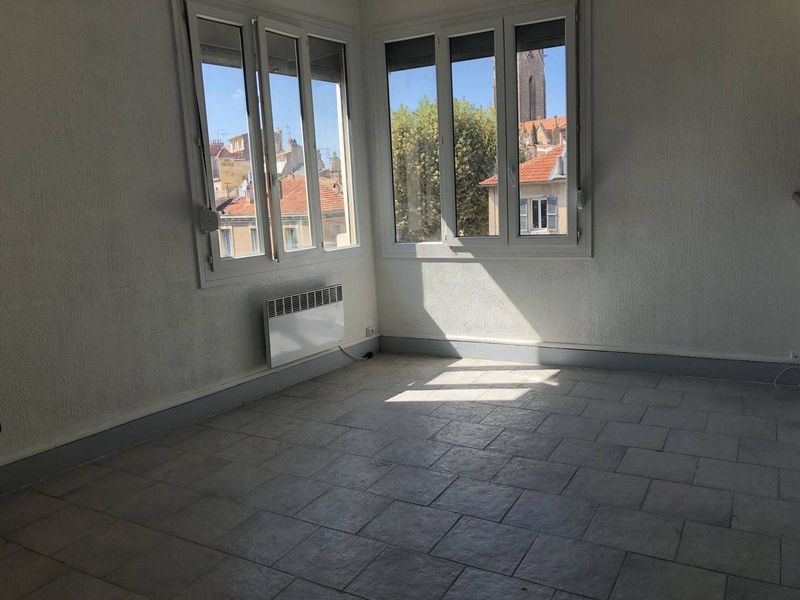 séjour cuisine équipée 1 chambre à louer aix en provence 13