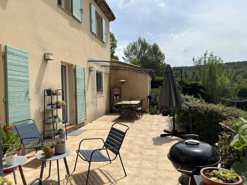Ventabren maison 4 chambres avec garage sur terrain clos